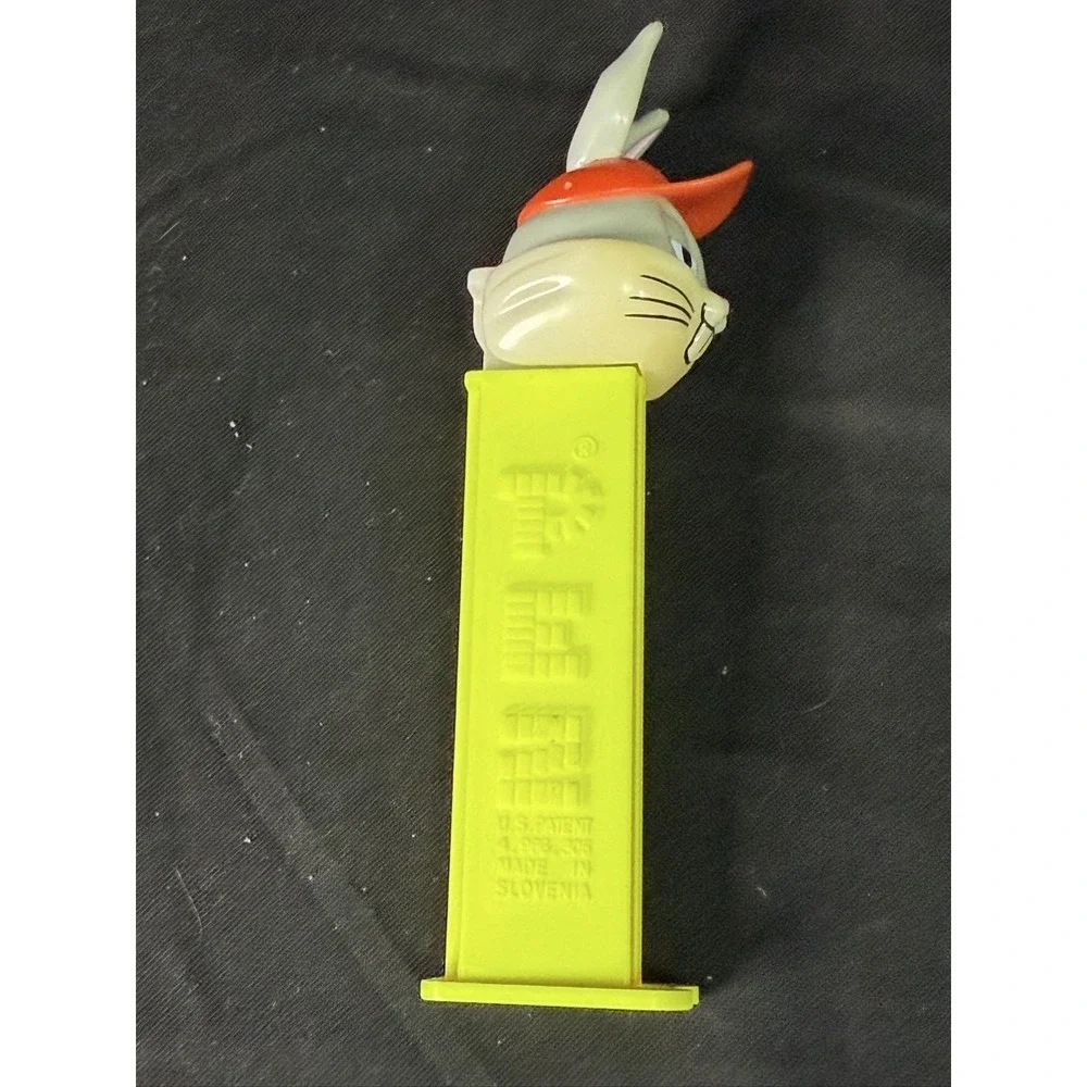 Vintage PEZ Looney Tunes Bugs Bunny Dispenser Yellow Stem Feet